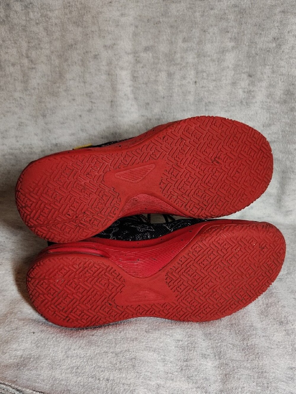 Kids Red and Black Athletic Sneakers - Stylish High-Top - Picture 7 of 7